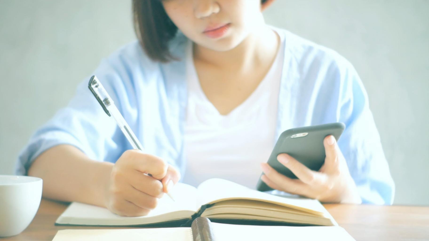 SEO-Lernumgebung mit modernem Arbeitsplatz